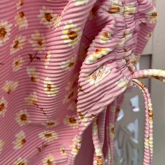 NWT Billabong tan lines daisy craze Eden one piece swimsuit . Color pink floral - Picture 5 of 10